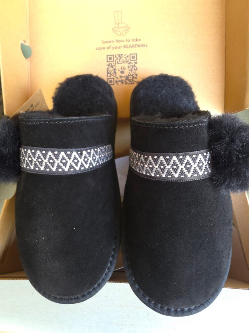 BEARPAW Women's Linda Suede Slipper Rain & Stain Repellent Black